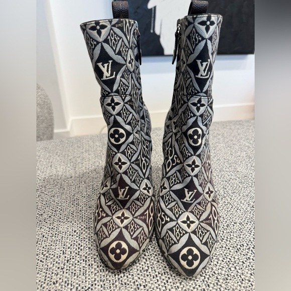 Louis Vuitton silhouette cloth ankle boots - Picture 2 of 7
